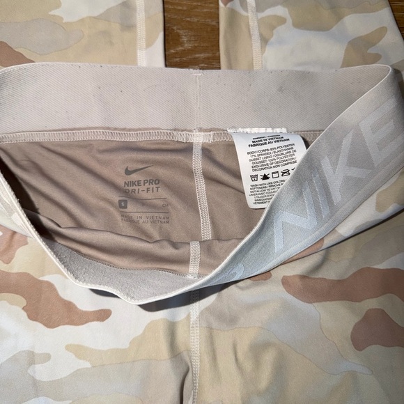 Nike Pro Neutral Camo Crop Length Leggings Small - Picture 3 of 3